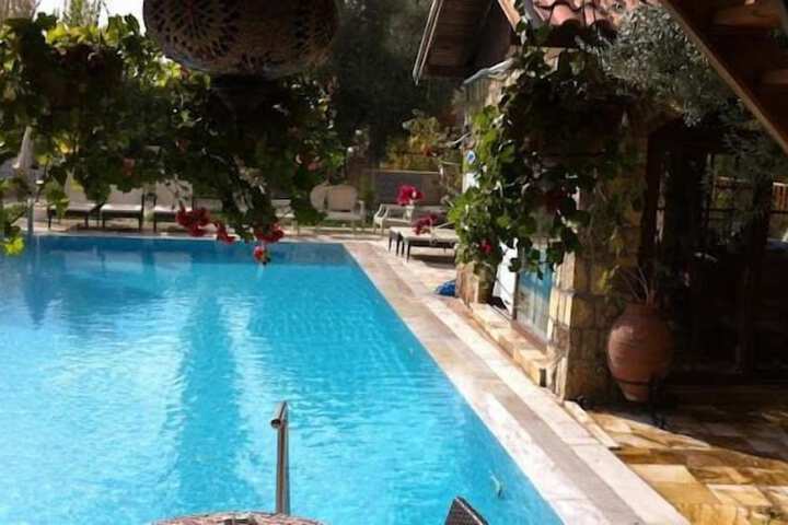 Pool 42 of 73