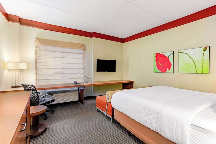 1 King Bed Accessible (6 of 8)
