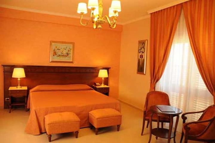 Room 8 of 36