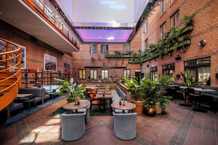 Entrance & Lobby