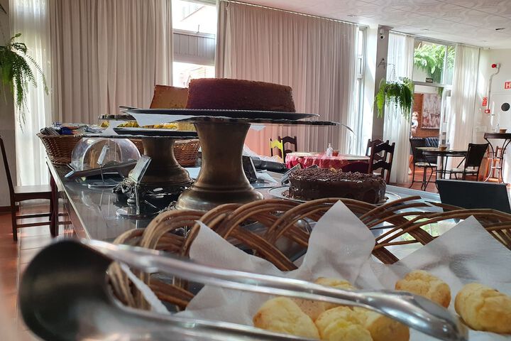 Breakfast/Coffee Service 26 of 33