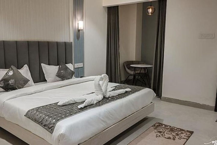 Room 10 of 18