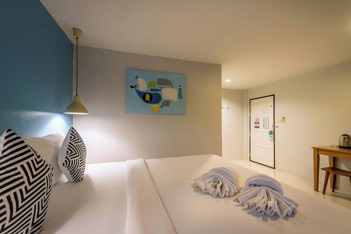 Room 4 of 33