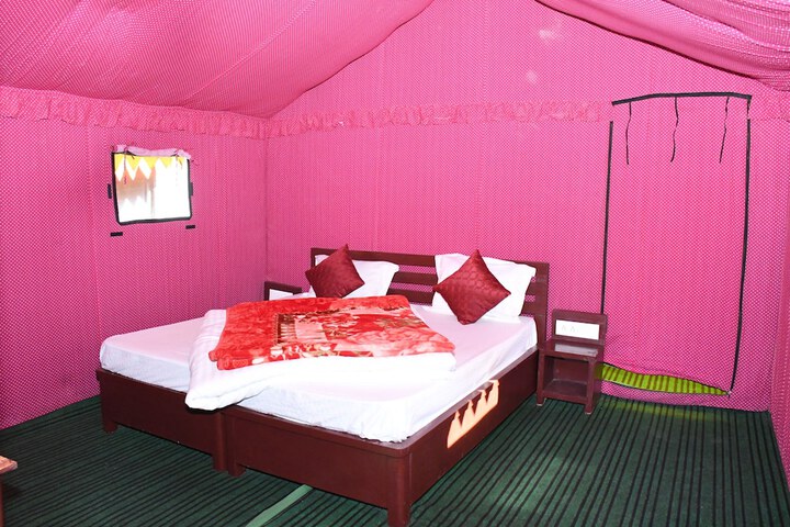 Room 8 of 12