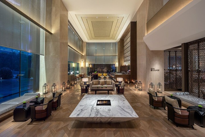 Lounge 114 of 140