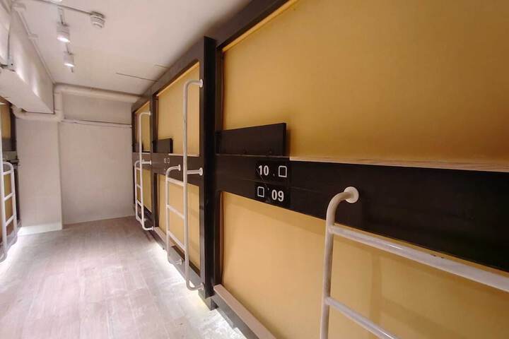 Room 54 of 69