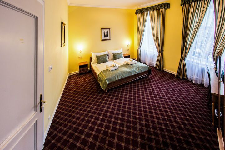 Room 30 of 90