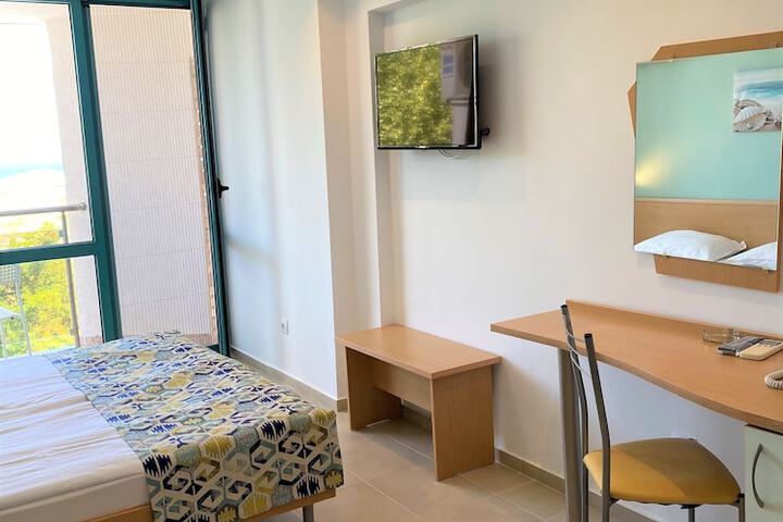 Room 5 of 45