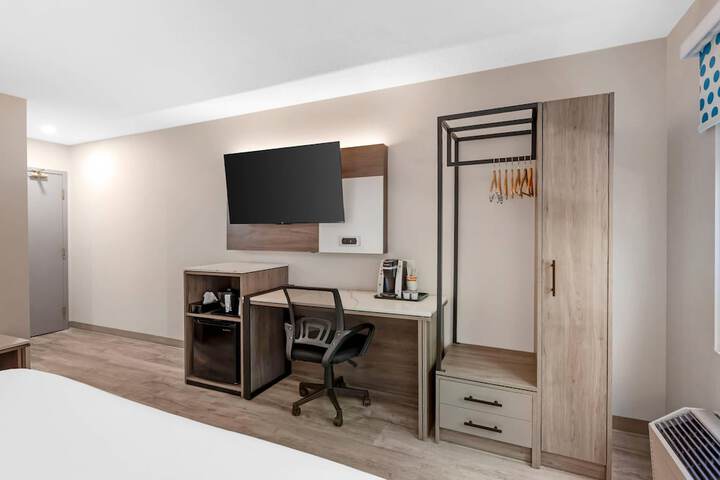 Room 11 of 20