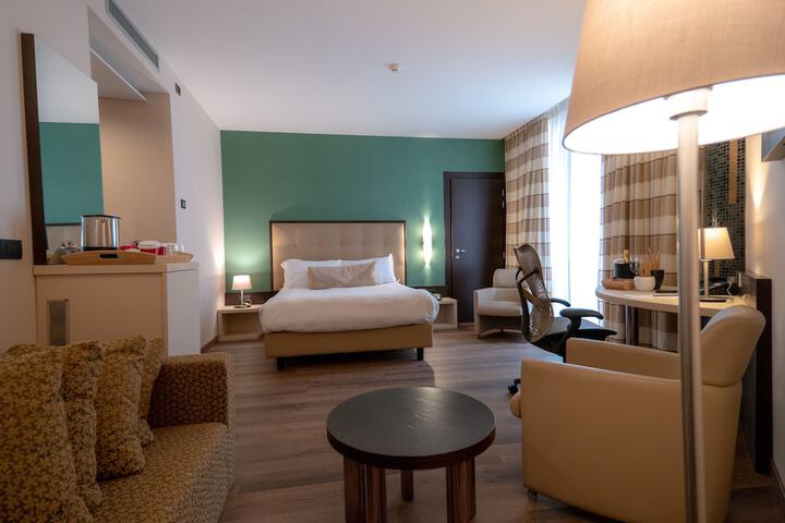 Room 19 of 106