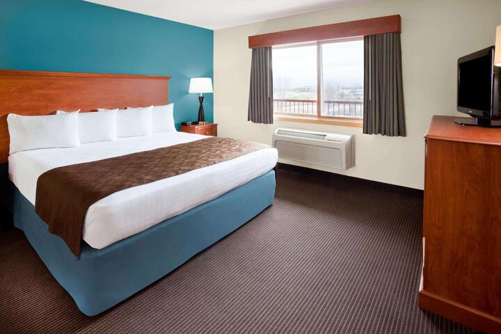 1 King Bed (6 of 20)