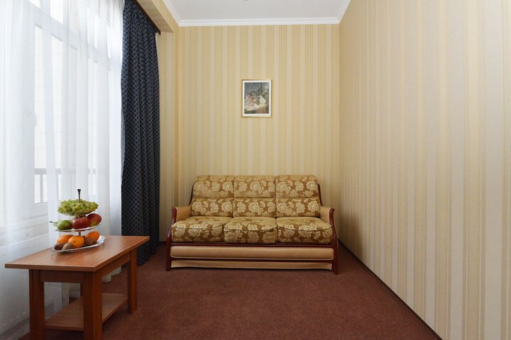 Room 6 of 97
