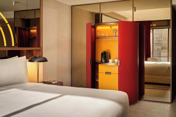 Room 40 of 146