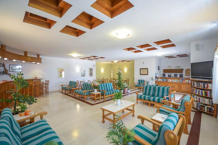 Guest Lobby