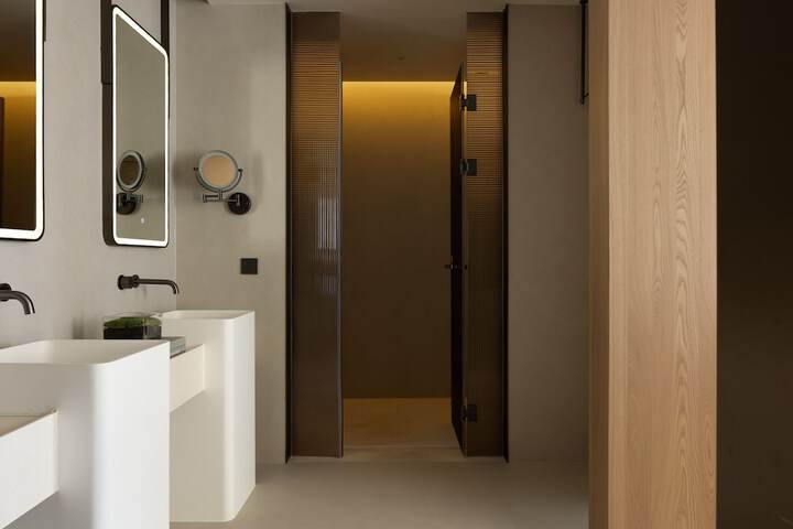 Room 37 of 64