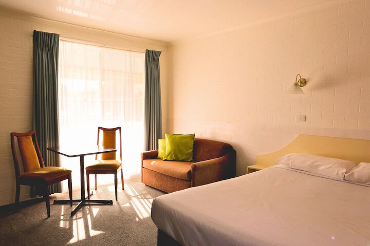 Room 5 of 38