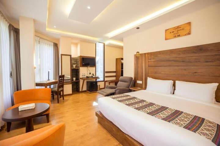 Room 9 of 25