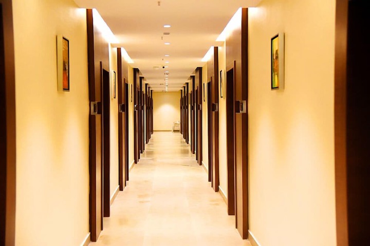 Ballroom/Hall 32 of 38