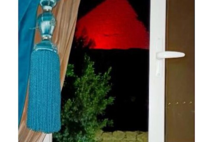 Exterior of Crystal pyramids inn