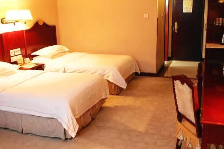 Room 2 of 10