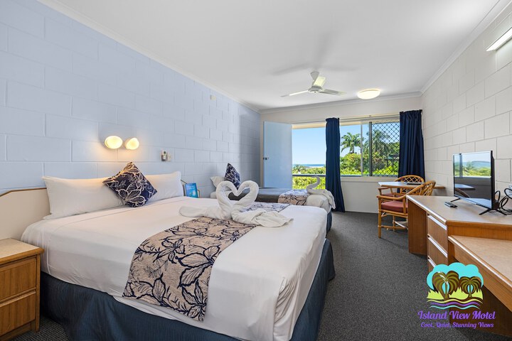 Room 4 of 28