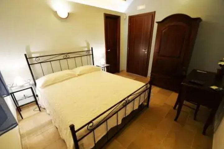 Room 9 of 15