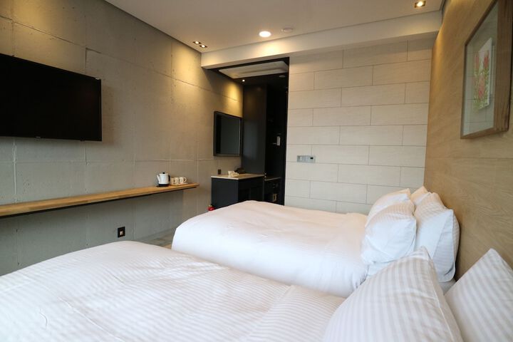 Room 10 of 43