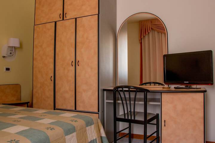 Room 15 of 48