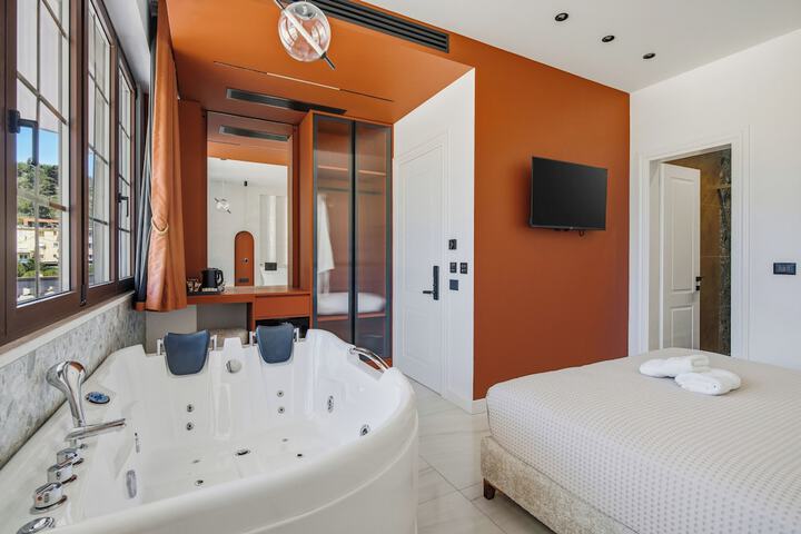 Room 3 of 109