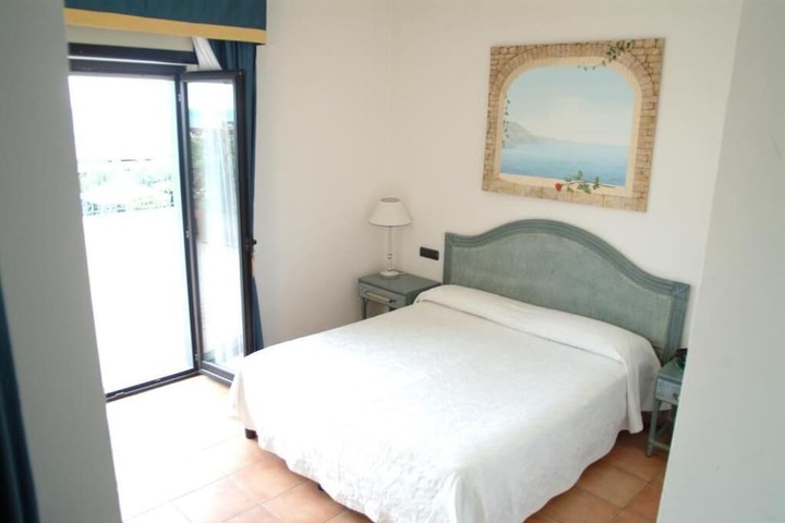 Room 9 of 46