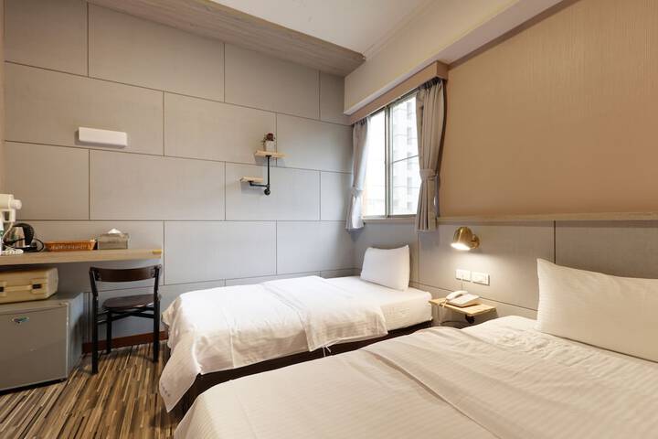 Room 93 of 232