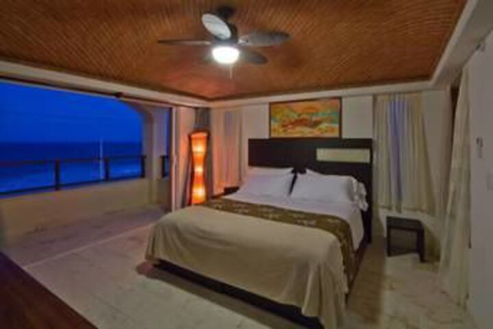 Room 6 of 30