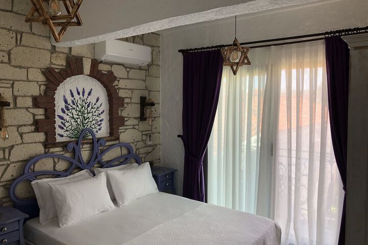 Room 8 of 16