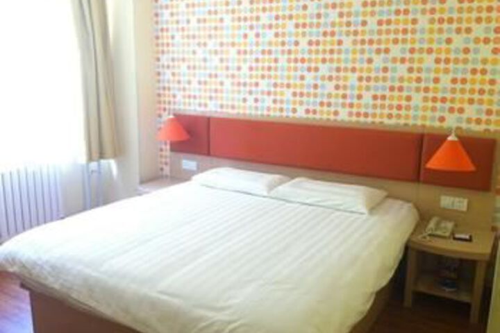 Room 7 of 9