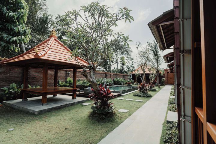 Hotel Exterior 23 of 26