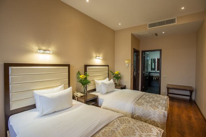 Room 43 of 100