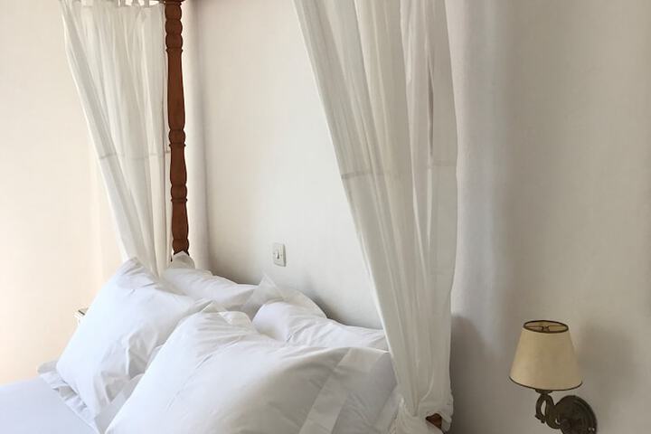 Room 13 of 23