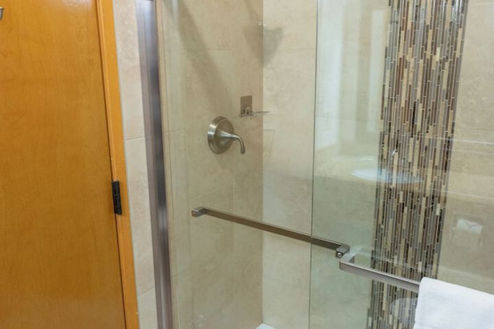 Room 102 of 150