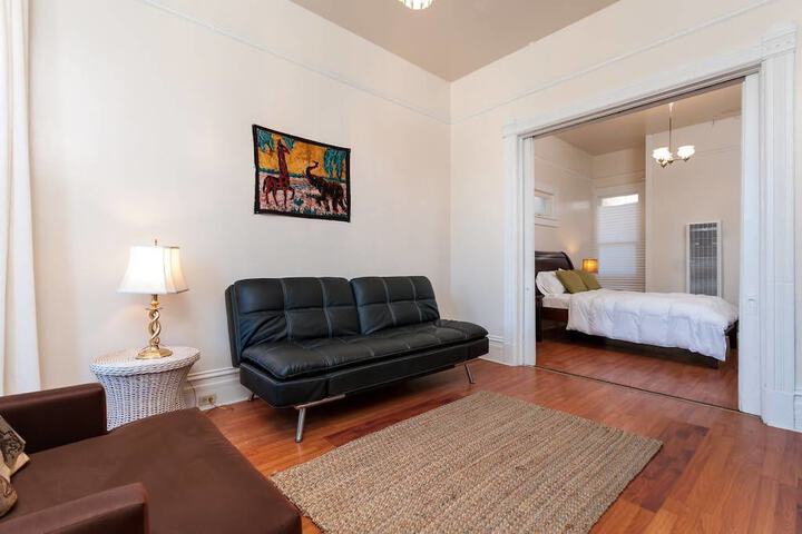 Room 4 of 8