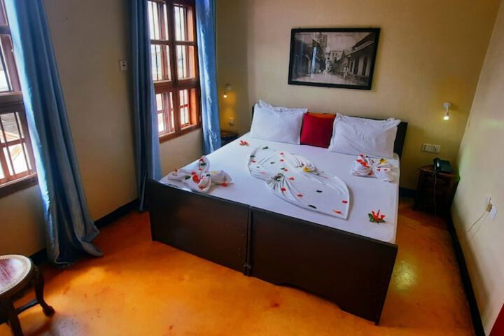 Room 5 of 32