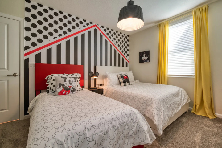 Room 5 of 17