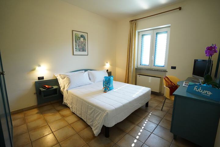 Room 9 of 37