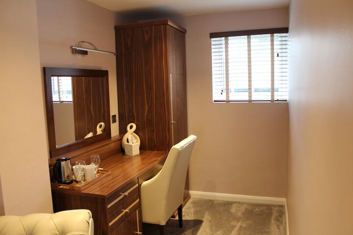 Room 14 of 104