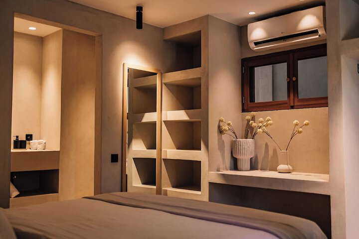 Room 10 of 79