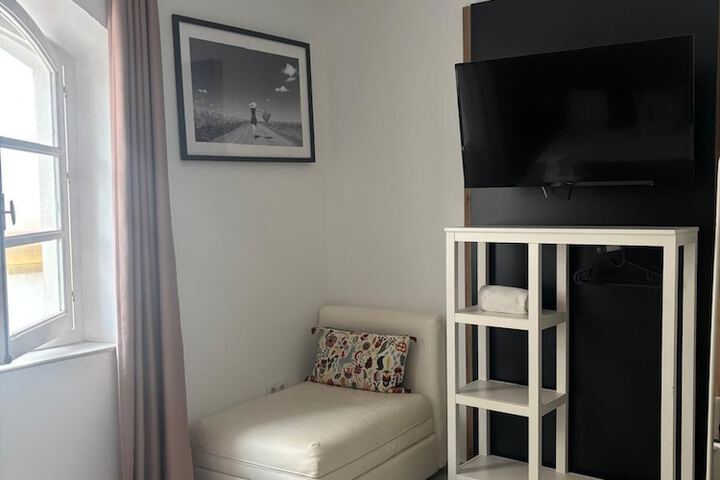 Room 6 of 52