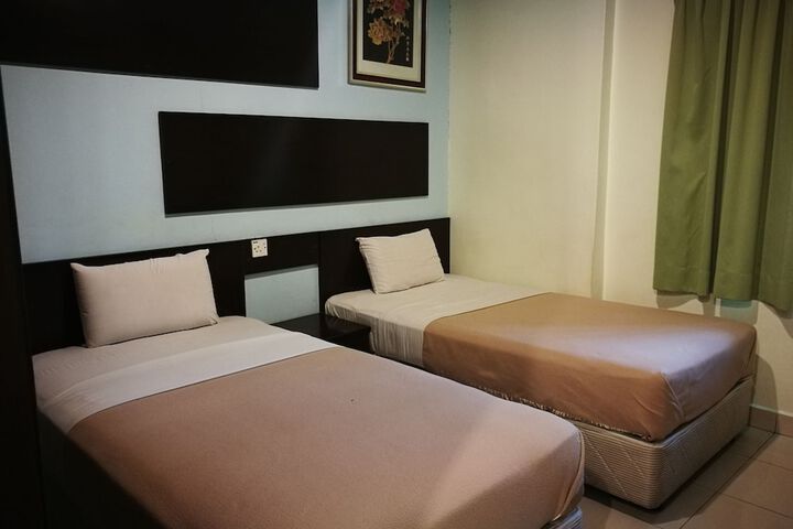 Room 5 of 10