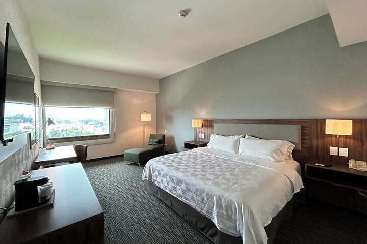 Room 21 of 184