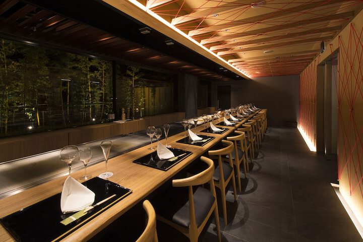 Dining 100 of 160