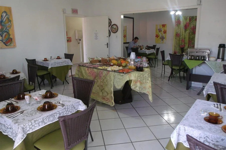 Dining 14 of 16