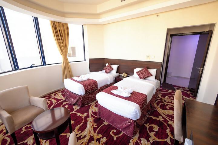 Room 6 of 13